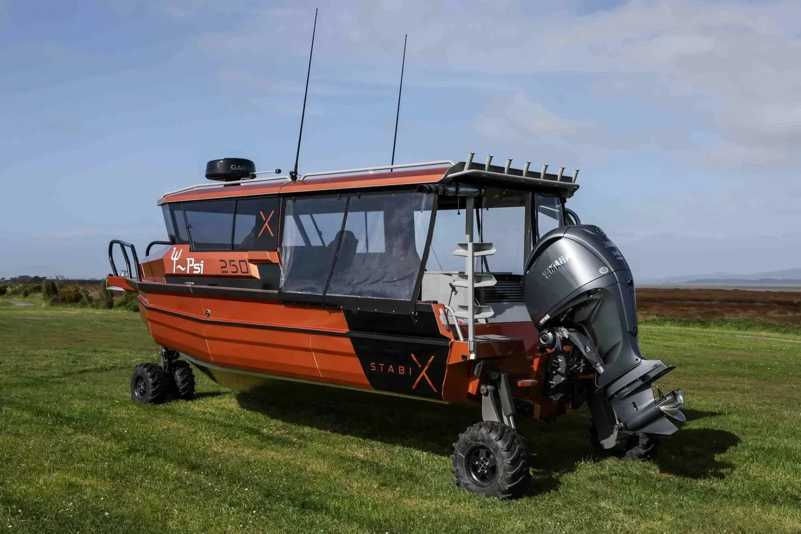 StabiX 250: Новозеландский катер-амфибия превращается во внедорожный кемпер